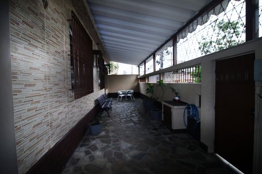 Garagem e Quintal de casa para alugar com 2 quartos, 80m² em Vila da Penha, Rio de Janeiro