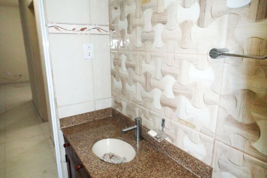 Banheiro de casa para alugar com 2 quartos, 80m² em Vila da Penha, Rio de Janeiro