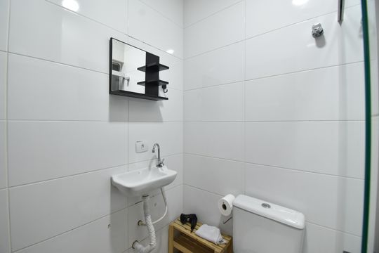 Banheiro do Studio de kitnet/studio para alugar com 1 quarto, 17m² em Centro, Curitiba