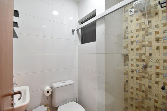 Banheiro do Studio de kitnet/studio para alugar com 1 quarto, 17m² em Centro, Curitiba