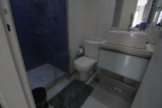 Banheiro de apartamento para alugar com 2 quartos, 60m² em Jacarepaguá, Rio de Janeiro