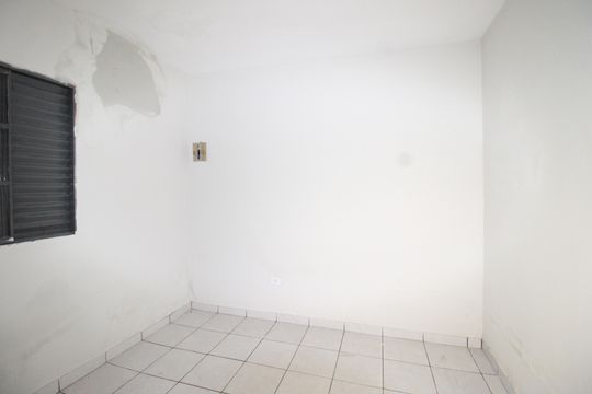 Sala/Quarto de casa à venda com 1 quarto, 80m² em Vila Carmosina, São Paulo