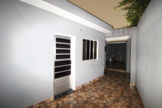 Casa à venda com 1 quarto, 80m² em Vila Carmosina, São Paulo