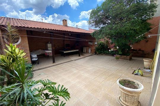 Casa à venda com 4 quartos, 220m² em Jardim Rossin, São Paulo