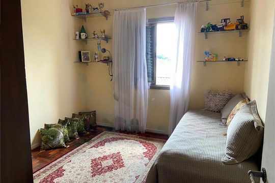 Casa à venda com 4 quartos, 220m² em Jardim Rossin, São Paulo