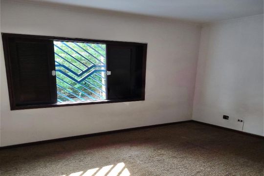 Casa à venda com 3 quartos, 255m² em Jardim Vazani, São Paulo
