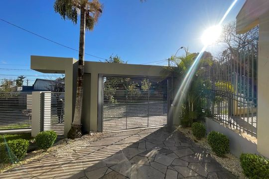 Casa à venda com 4 quartos, 202m² em Boa Vista, Novo Hamburgo