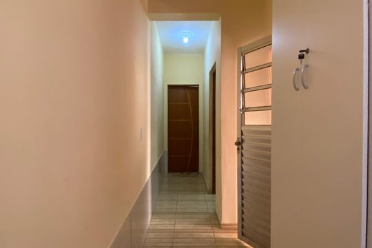 Corredor de entrada de casa à venda com 3 quartos, 200m² em Jardim Roberto, Osasco