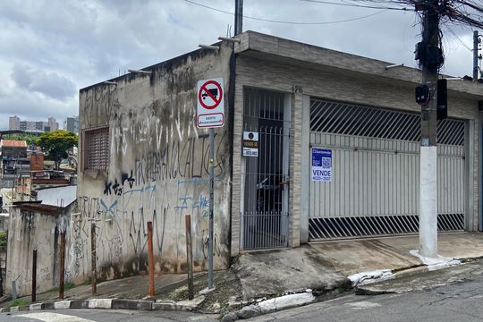 Fachada de casa à venda com 3 quartos, 200m² em Jardim Roberto, Osasco