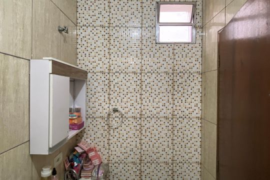 Banheiro 2 de casa à venda com 3 quartos, 200m² em Jardim Roberto, Osasco