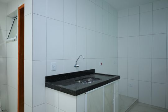 Cozinha de apartamento para alugar com 2 quartos, 55m² em Vila Jacuí, São Paulo