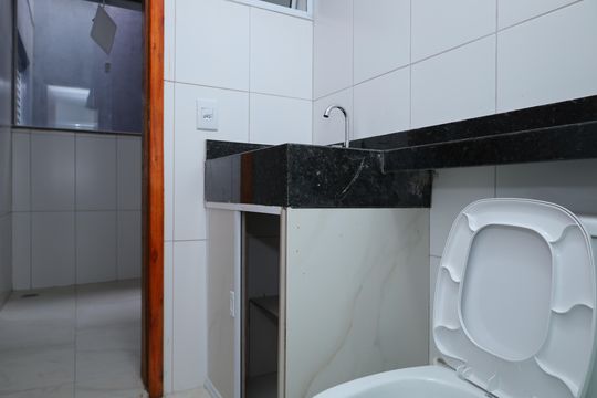 Banheiro de apartamento para alugar com 2 quartos, 55m² em Vila Jacuí, São Paulo