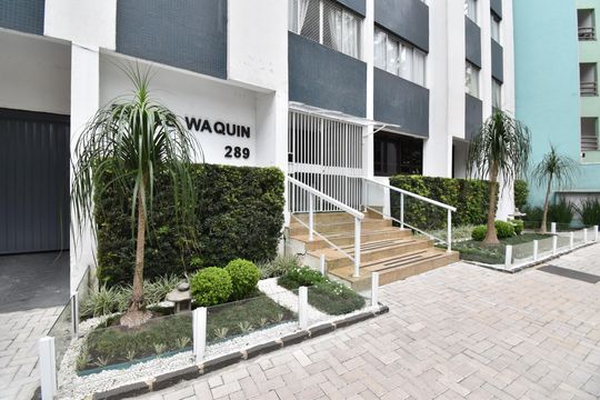 Fachada de apartamento para alugar com 2 quartos, 62m² em Centro, Curitiba