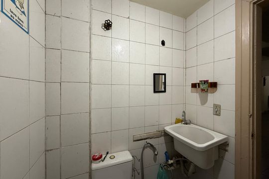 Banheiro de apartamento à venda com 1 quarto, 65m² em Santa Ifigênia, São Paulo