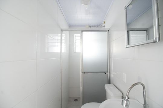 Banheiro de casa para alugar com 1 quarto, 32m² em Parque Sao Luis, São Paulo
