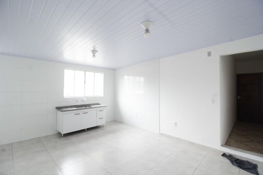 Sala e cozinha de casa para alugar com 1 quarto, 32m² em Parque Sao Luis, São Paulo