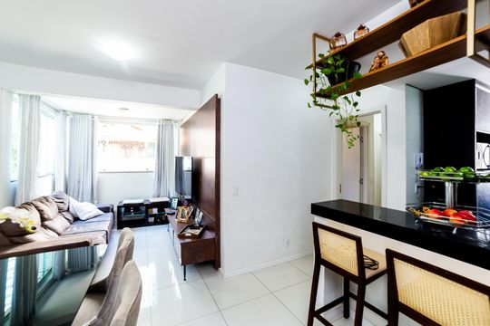 Sala de apartamento para alugar com 2 quartos, 70m² em Sion, Belo Horizonte
