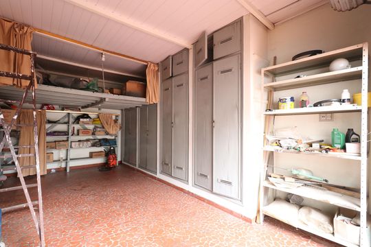 Garagem  de casa à venda com 3 quartos, 400m² em Barra Funda, São Paulo