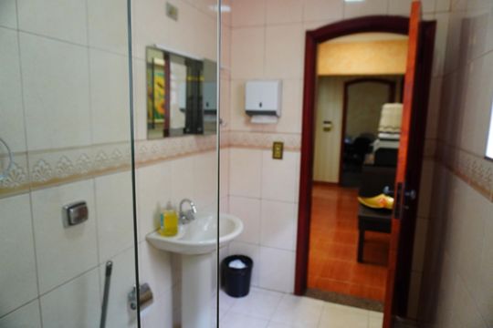 Banheiro 2 de casa à venda com 5 quartos, 260m² em Vila Belvedere, Americana