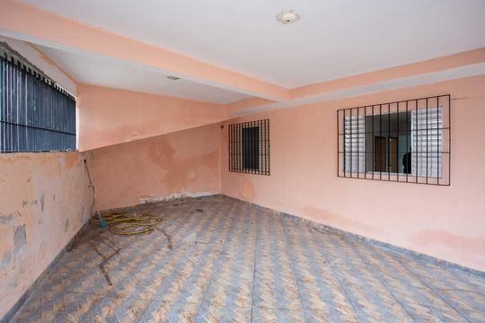 Garagem de casa à venda com 2 quartos, 192m² em Taboão, Diadema