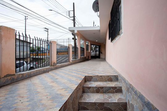 Quintal de casa à venda com 2 quartos, 192m² em Taboão, Diadema