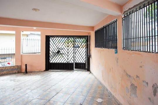 Garagem de casa à venda com 2 quartos, 192m² em Taboão, Diadema