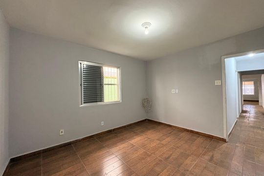 Quarto 1 de casa para alugar com 2 quartos, 80m² em Jardim das Maravilhas, Santo André