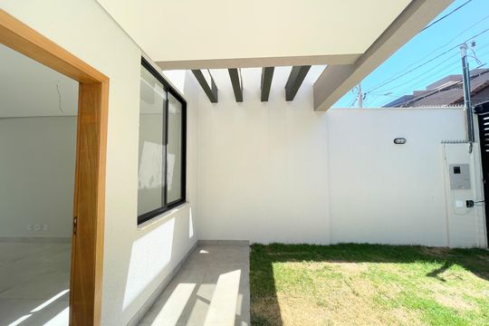 Área externa de casa à venda com 3 quartos, 102m² em Itapoã, Belo Horizonte