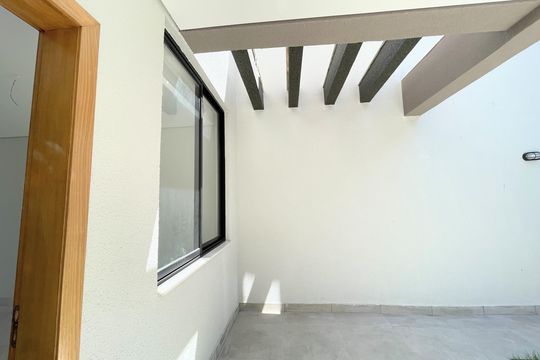 Área externa de casa à venda com 3 quartos, 102m² em Itapoã, Belo Horizonte