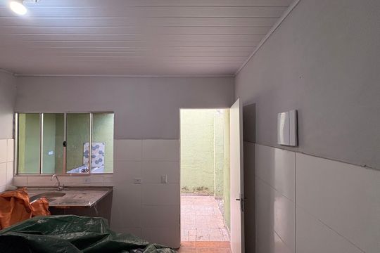 Sala/ cozinha  de casa para alugar com 1 quarto, 40m² em Jardim das Maravilhas, Santo André