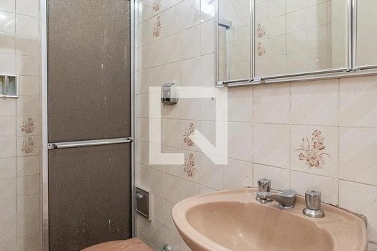 Banheiro casa 3 de casa à venda com 5 quartos, 213m² em Vila Gumercindo, São Paulo