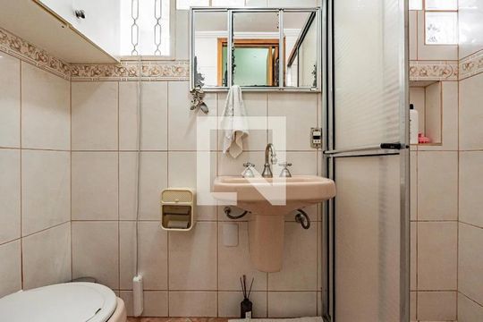 Banheiro casa 1 de casa à venda com 5 quartos, 213m² em Vila Gumercindo, São Paulo