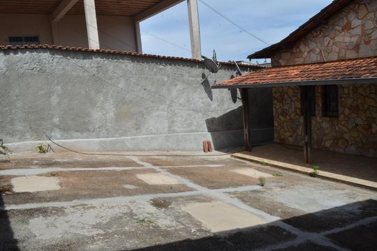 Garagem de casa para alugar com 3 quartos, 178m² em Belmonte, Belo Horizonte