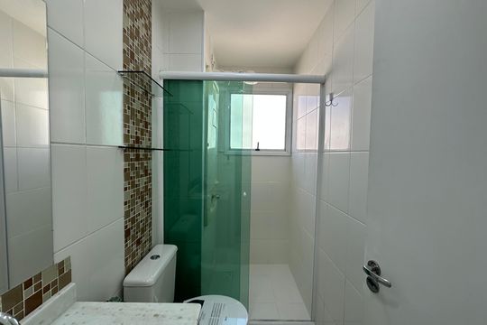 Banheiro de apartamento para alugar com 2 quartos, 58m² em Jardim Tupanci, Barueri