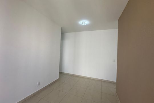 Sala de apartamento para alugar com 2 quartos, 58m² em Jardim Tupanci, Barueri