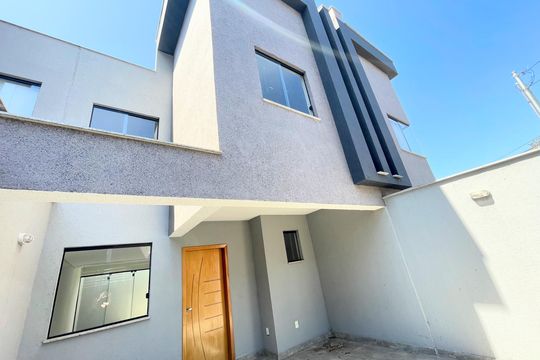 Área externa de casa à venda com 3 quartos, 120m² em Itapoã, Belo Horizonte