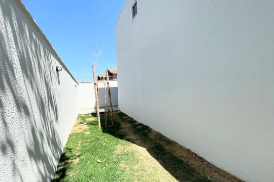 Área externa de casa à venda com 3 quartos, 120m² em Itapoã, Belo Horizonte