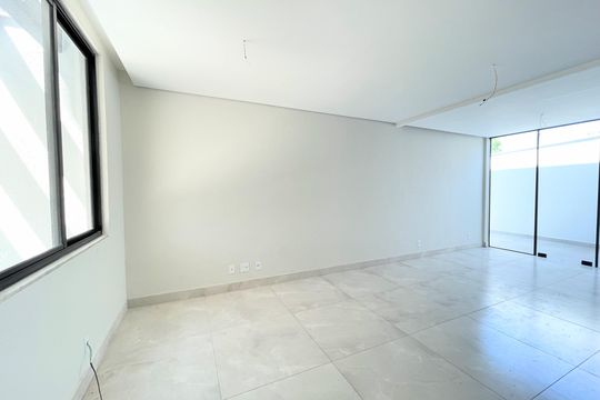 Sala de casa à venda com 3 quartos, 120m² em Itapoã, Belo Horizonte
