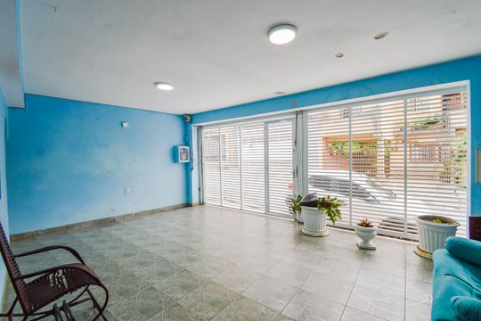 Garagem de casa para alugar com 2 quartos, 80m² em Jardim Bandeirantes, Guarulhos
