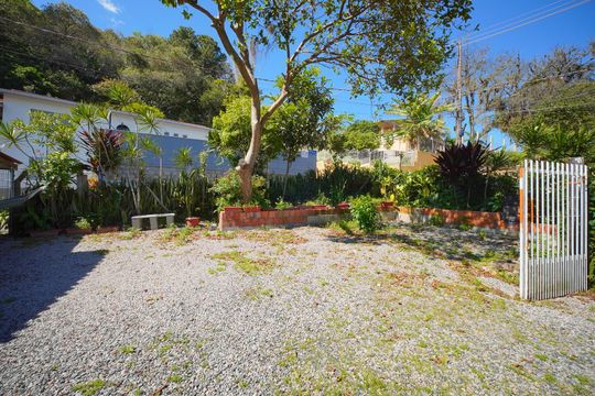 Garagem  de kitnet/studio para alugar com 1 quarto, 12m² em Córrego Grande, Florianópolis