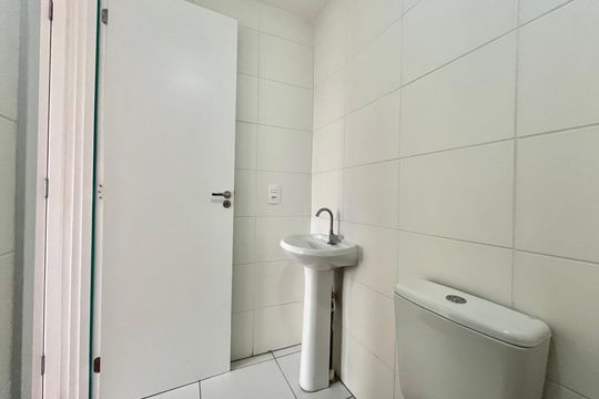 Banheiro da Suíte de apartamento para alugar com 1 quarto, 24m² em Jardim Itacolomi, São Paulo