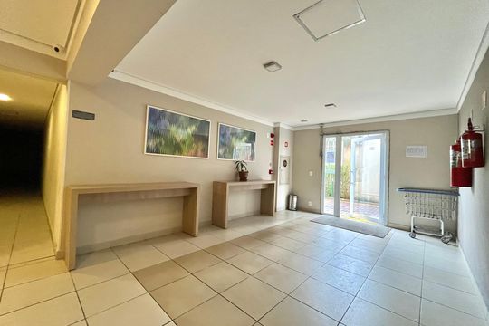 Hall social de apartamento para alugar com 1 quarto, 24m² em Jardim Itacolomi, São Paulo
