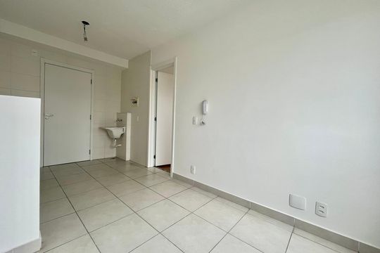 Sala de apartamento para alugar com 1 quarto, 24m² em Jardim Itacolomi, São Paulo