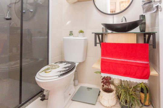 Banheiro de apartamento à venda com 2 quartos, 46m² em Jardim Santo Antoninho, São Paulo