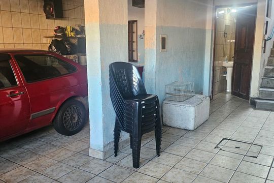 Garagem de casa à venda com 2 quartos, 134m² em Padroeira, Osasco