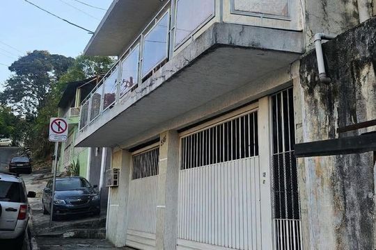 Fachada de casa à venda com 2 quartos, 134m² em Padroeira, Osasco
