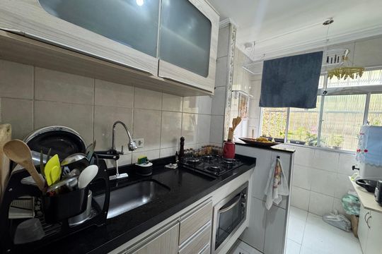 Cozinha de apartamento à venda com 2 quartos, 48m² em Ayrosa, Osasco