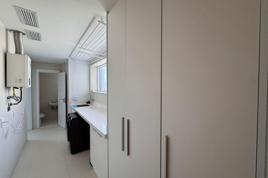 Área de Serviço de apartamento para alugar com 3 quartos, 266m² em Barra da Tijuca, Rio de Janeiro
