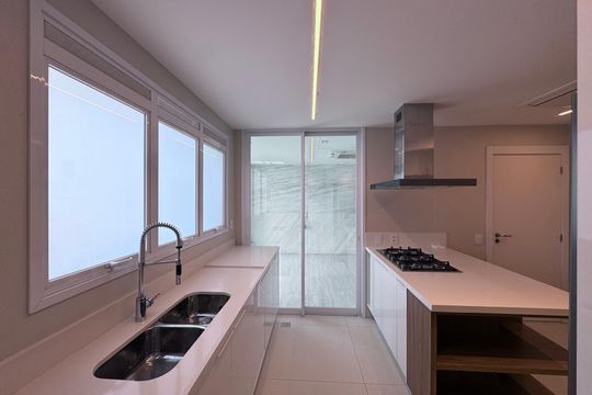 Cozinha de apartamento para alugar com 3 quartos, 266m² em Barra da Tijuca, Rio de Janeiro