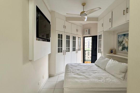 Suíte de apartamento para alugar com 3 quartos, 160m² em Jardim Santa Genoveva, Guarujá